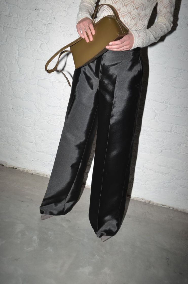  938 BLACK